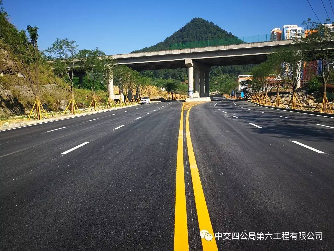 遵綏路延長(zhǎng)線道路工程交通標(biāo)線施工全面完成，助力區(qū)域交通優(yōu)化