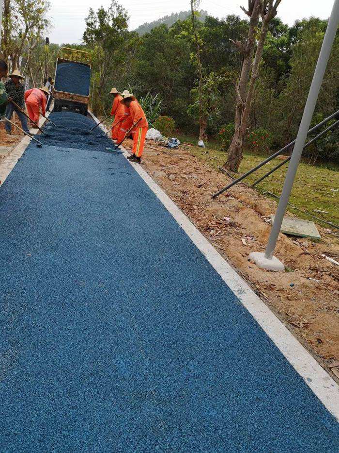 深圳瀝青道路建設(shè) 從標(biāo)準(zhǔn)市政路面到多彩瀝青的藝術(shù)